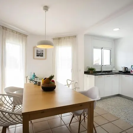 1001 4 Personas By Homeselectspain Empuriabrava