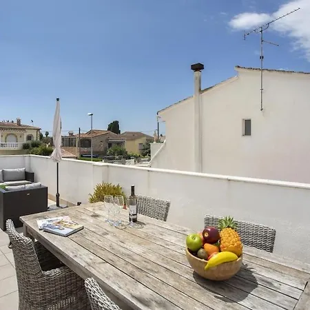Apartment 1001 4 Personas By Homeselectspain Empuriabrava