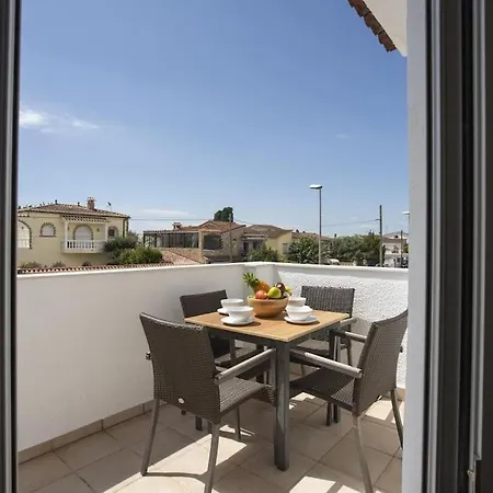 1001 4 Personas By Homeselectspain Apartment Empuriabrava