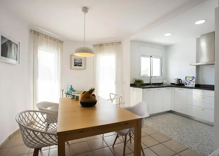 1001 4 Personas By Homeselectspain Empuriabrava
